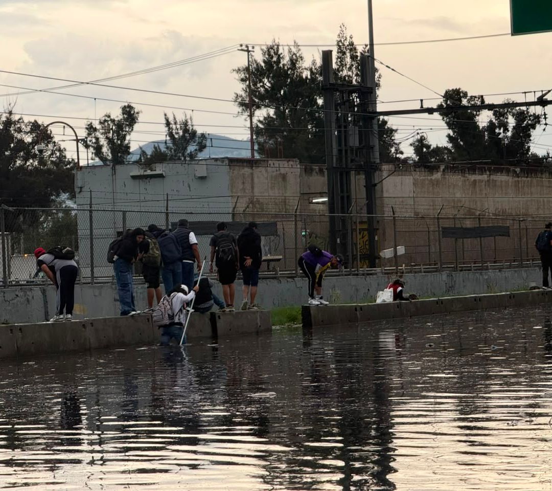 Usuarios afectados por suspensión de servicio en Línea A del Metro CDMX. Foto: N+